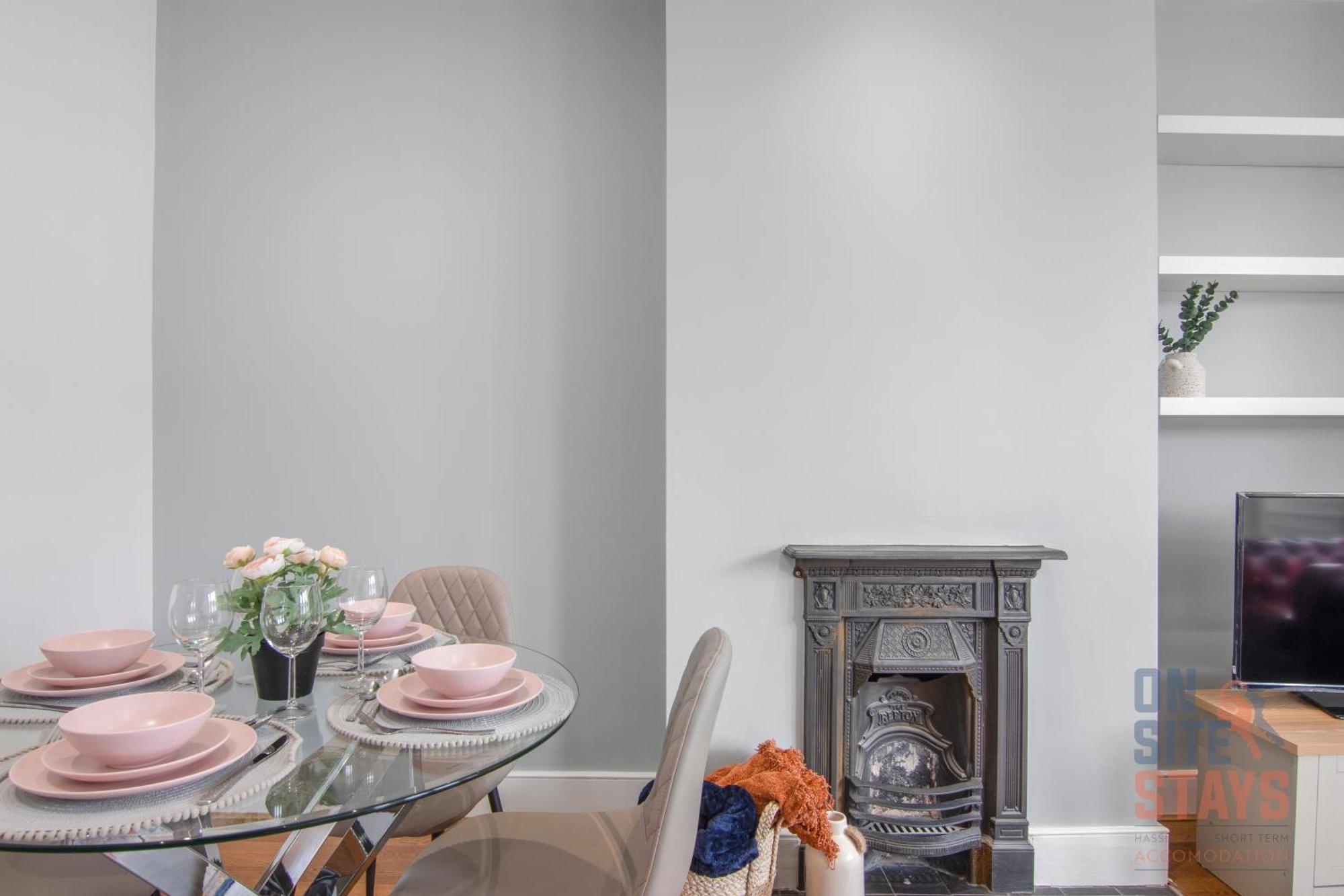 Onsitestays - Bright Spacious 2-br, Wifi And Lots Of Street Parking Apartamento