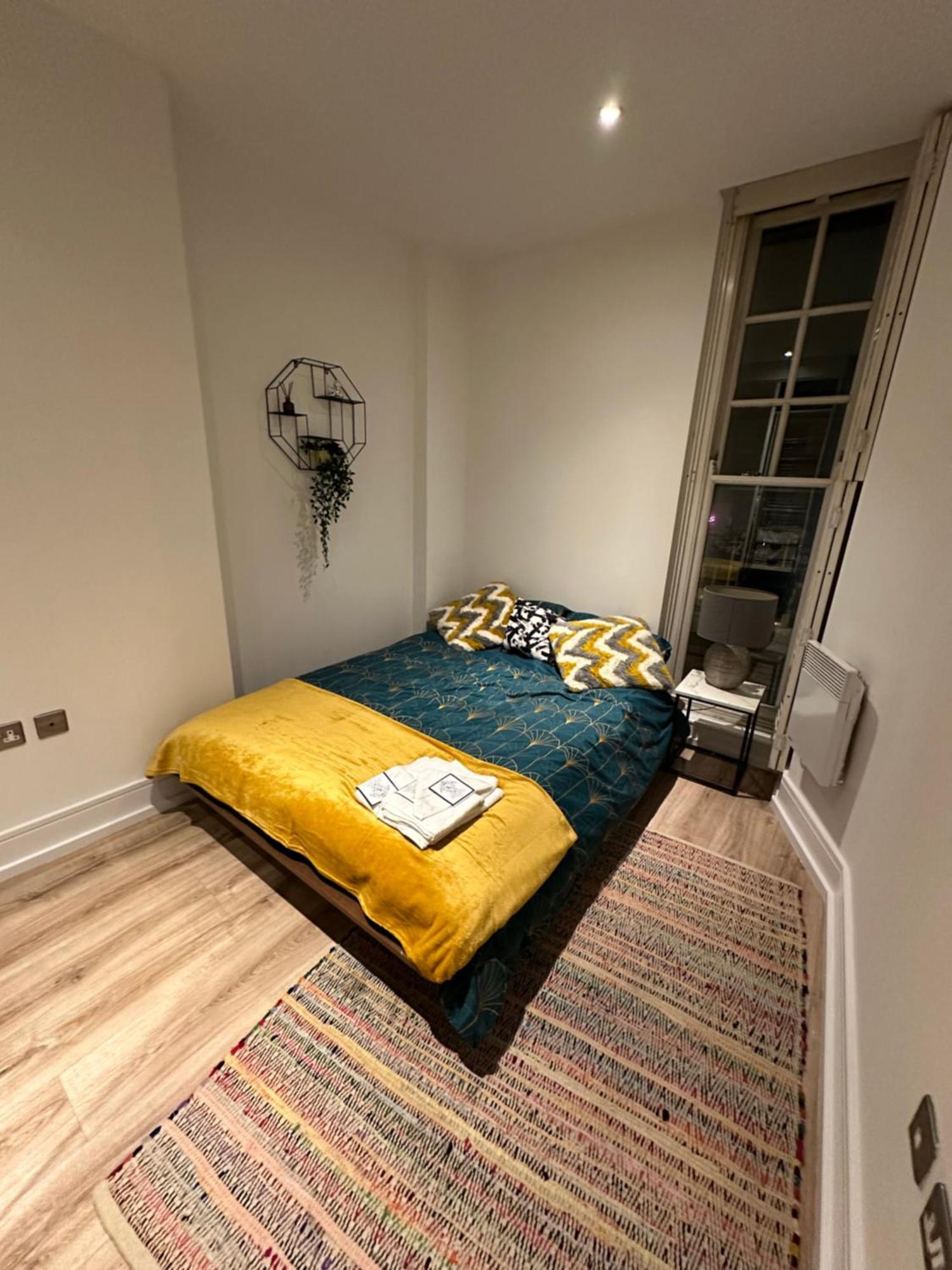 Cosy High Street 30 Seconds From Station Londres