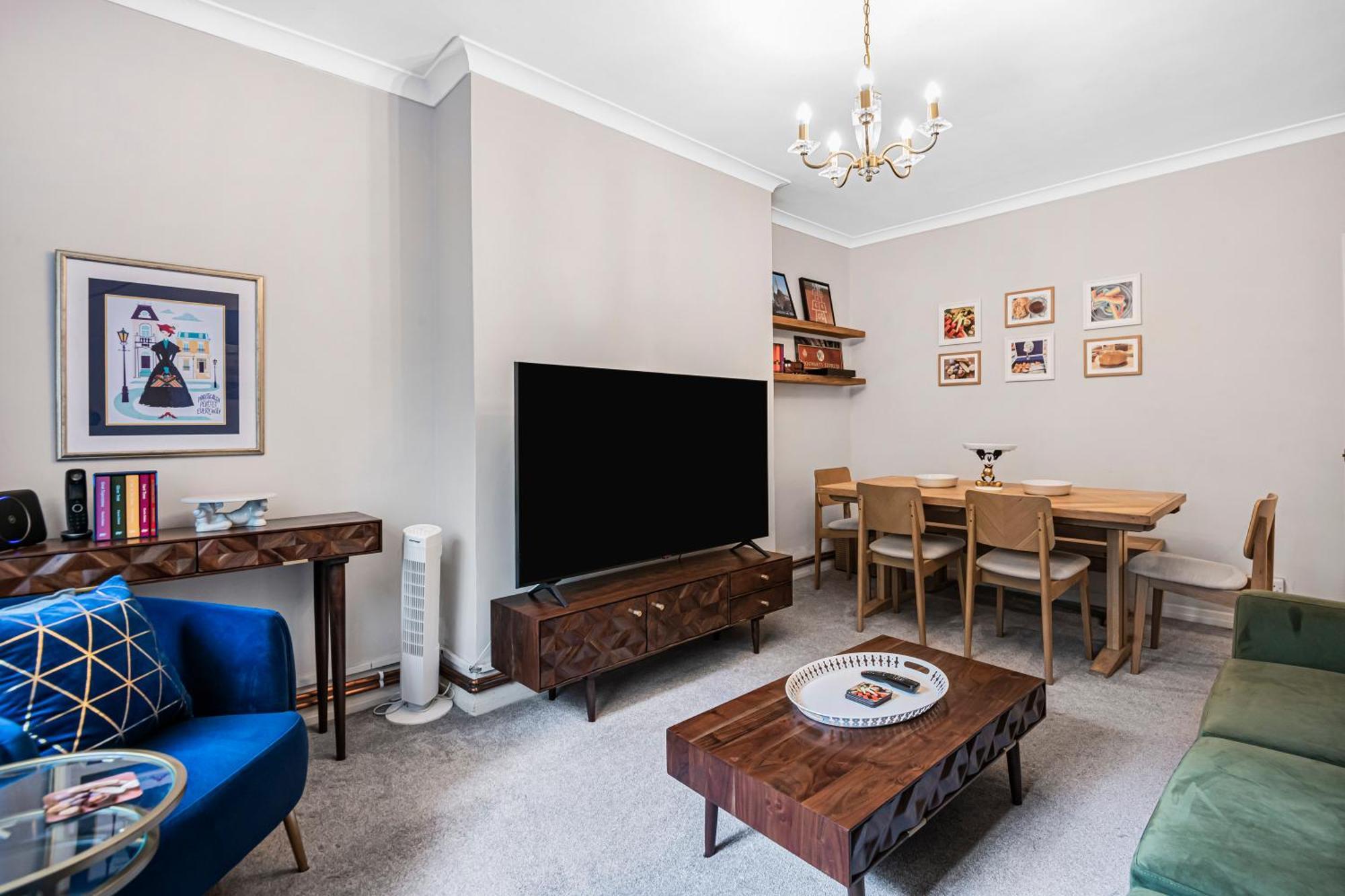 Pass The Keys - Modern Trendy Battersea