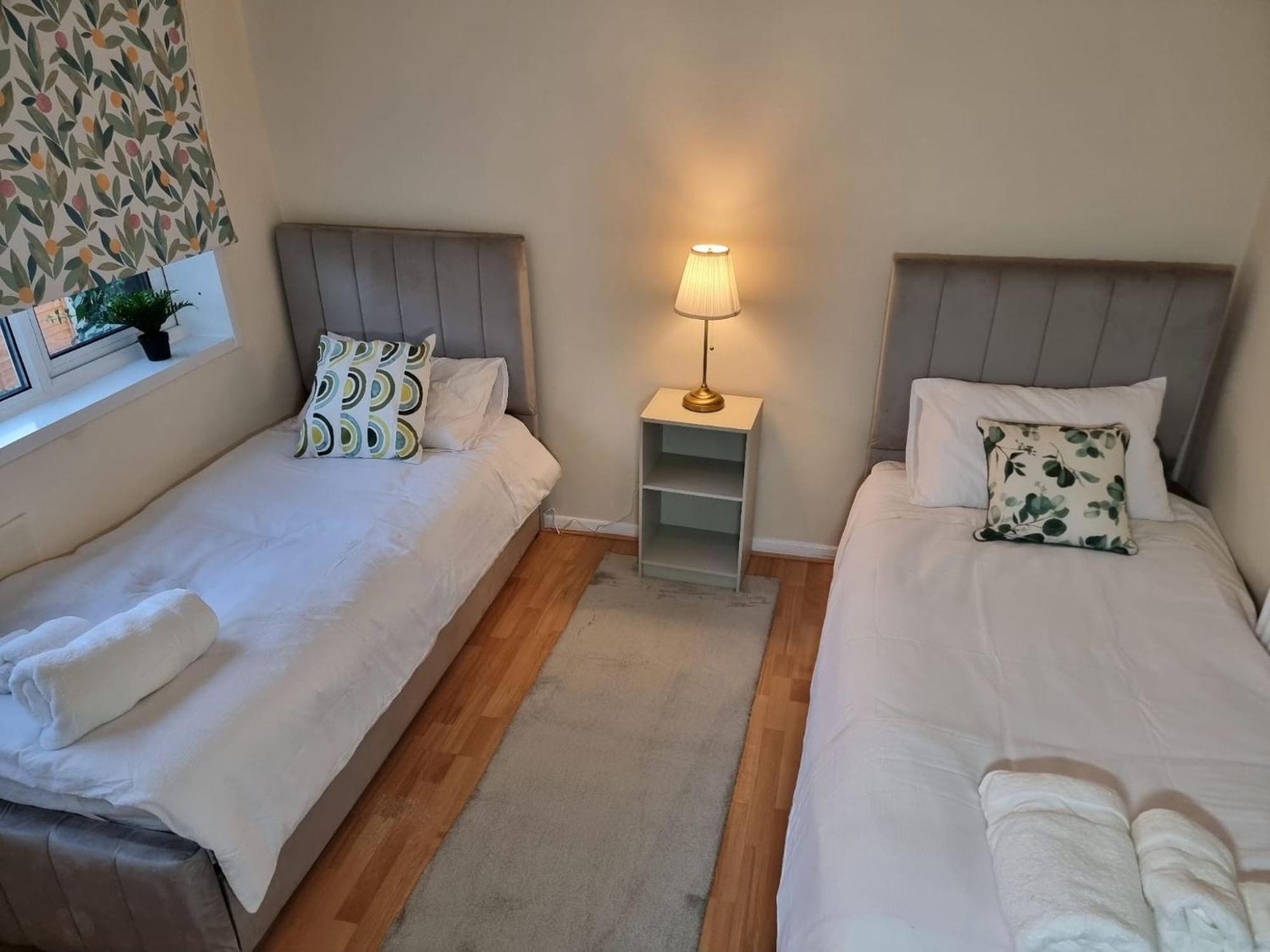 Сasa de vacaciones Heathrow Airport House