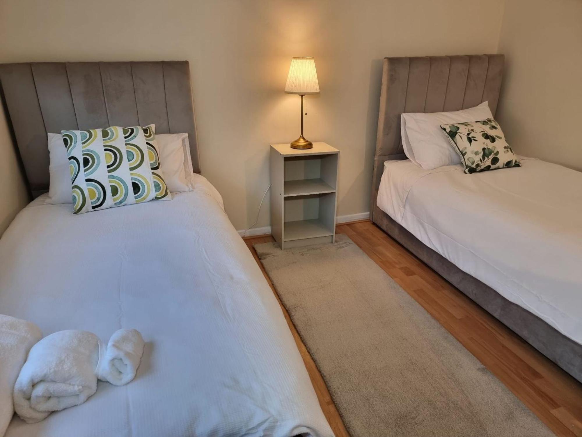 Сasa de vacaciones Heathrow Airport House