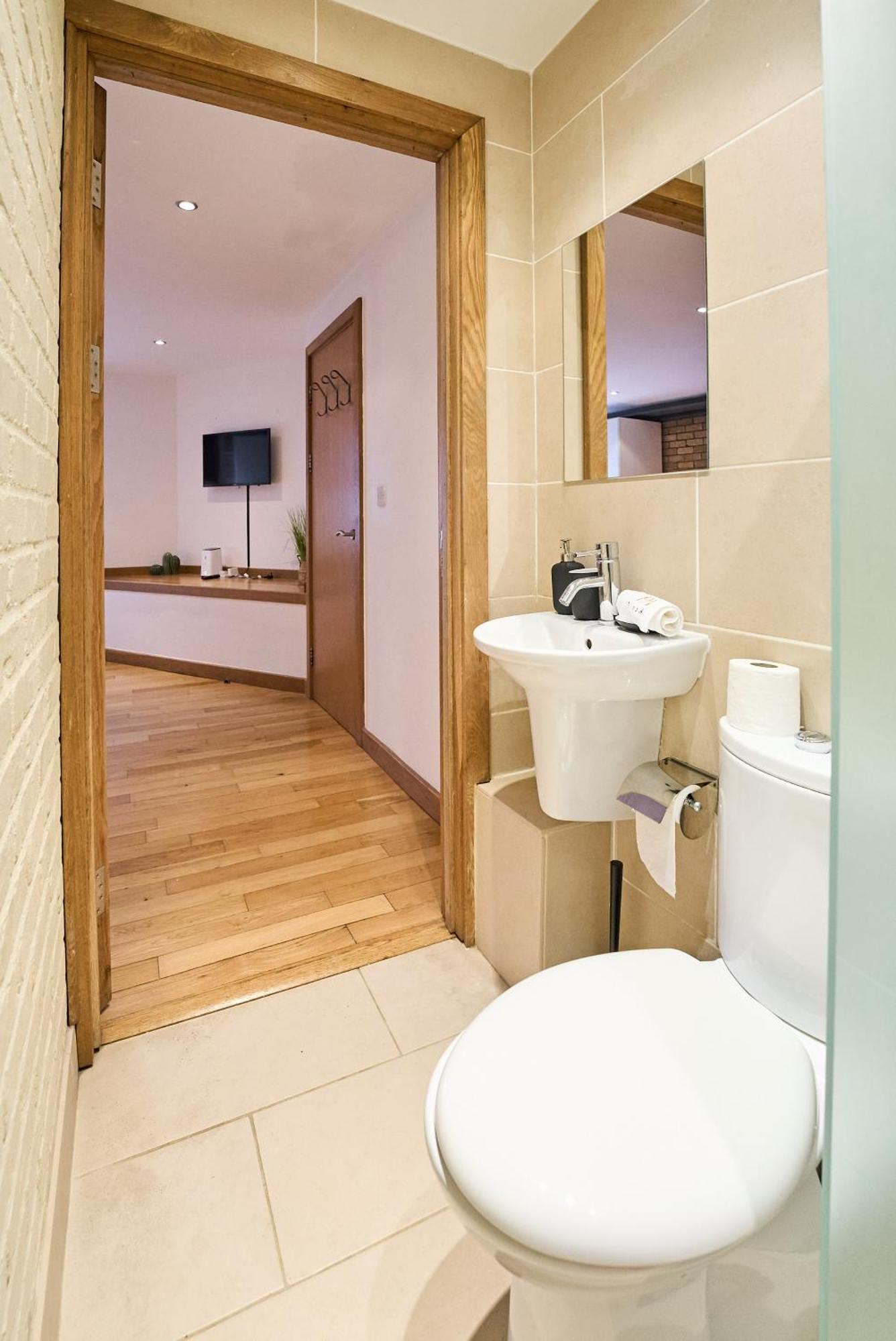 Burgundy Bliss Elegant Retreat - Pluxa Mocha Londen