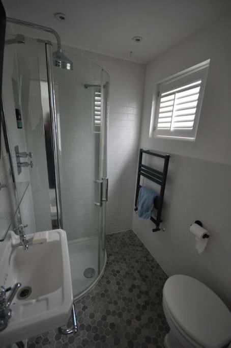 Lovely 2-bed Maisonette With Garden Close To River In Barnes - Mortlake Apartment London