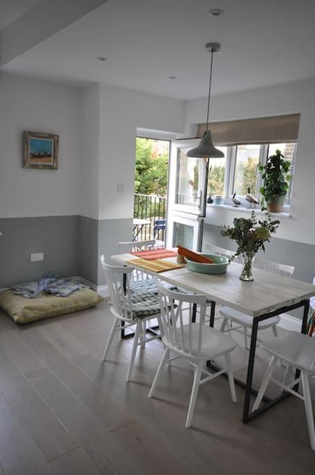 Lovely 2-bed Maisonette With Garden Close To River In Barnes - Mortlake Apartment *