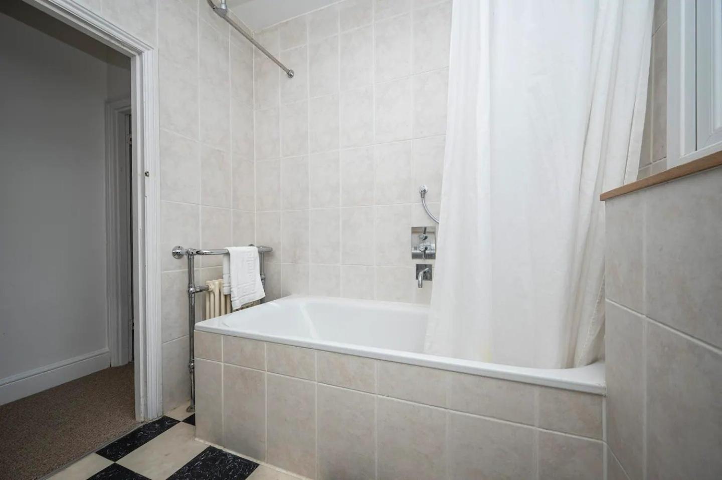 Hébergement de vacances Pass The Keys Large Period House With Garden Near Peckham Londres
