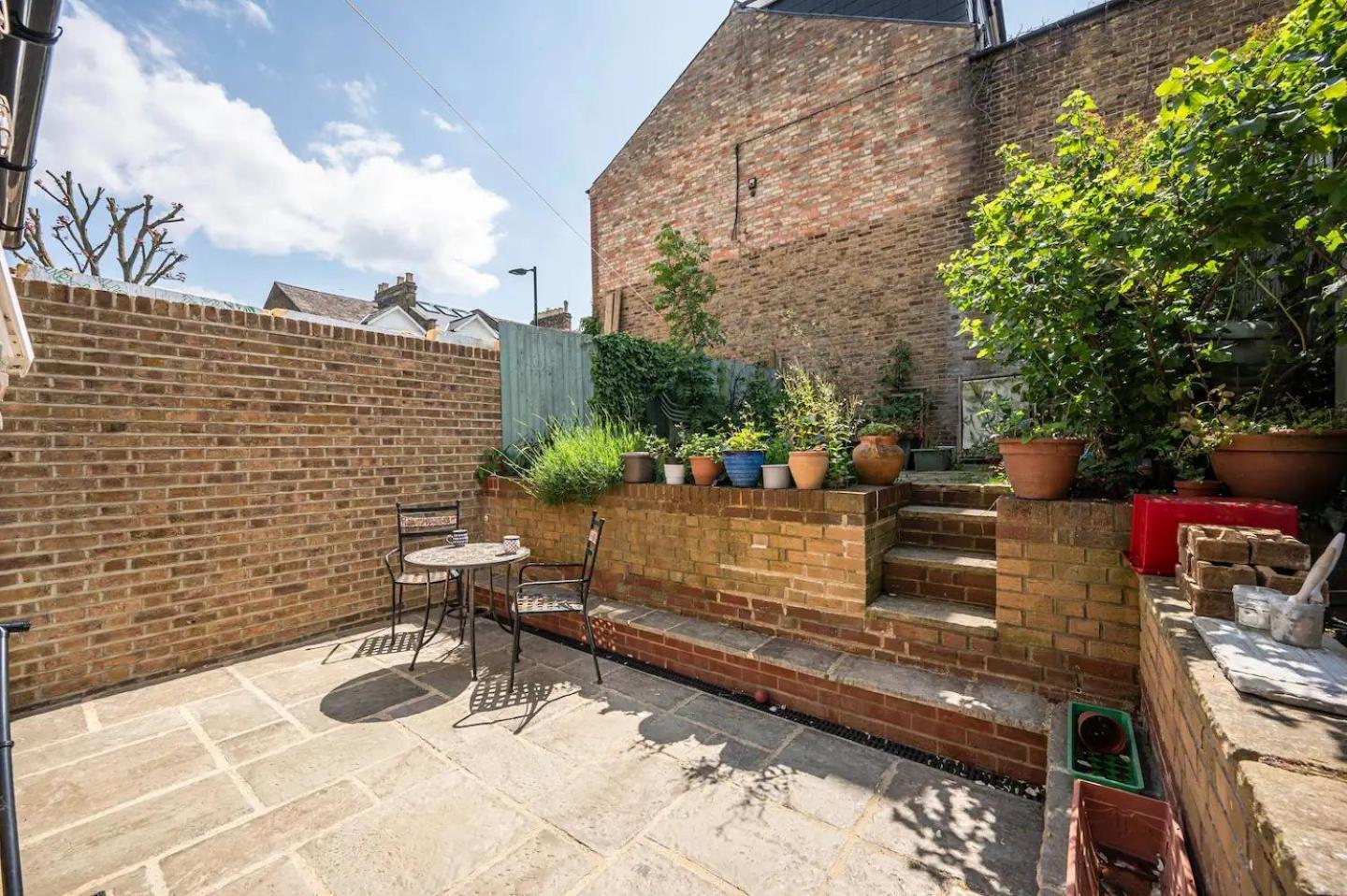Pass The Keys Large Period House With Garden Near Peckham Hébergement de vacances Londres
