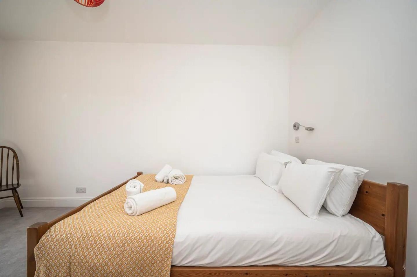 Hébergement de vacances Pass The Keys Large Period House With Garden Near Peckham Londres