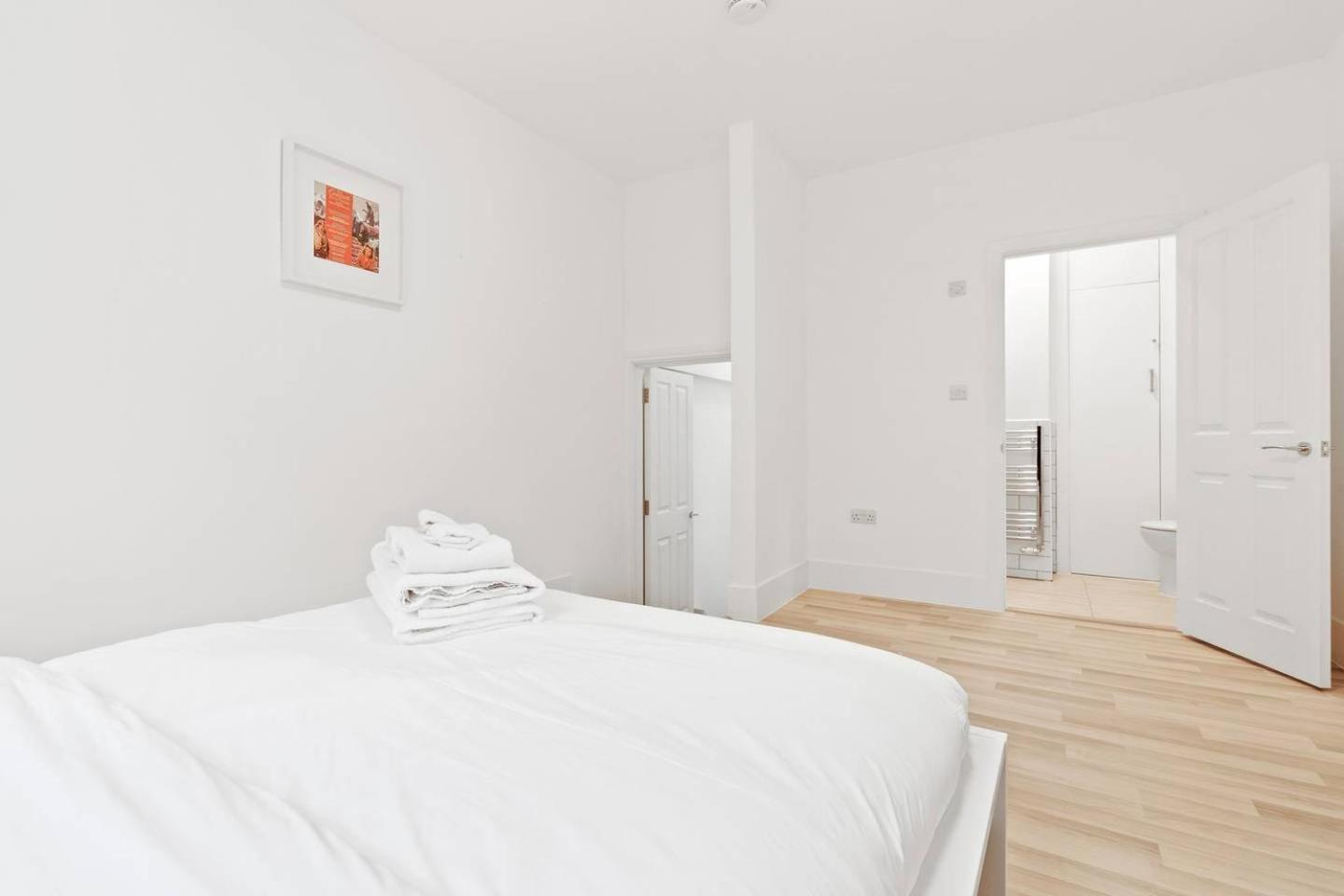 Airy Spacious 1 Bedroom Aprtment With Garden In Brixton *