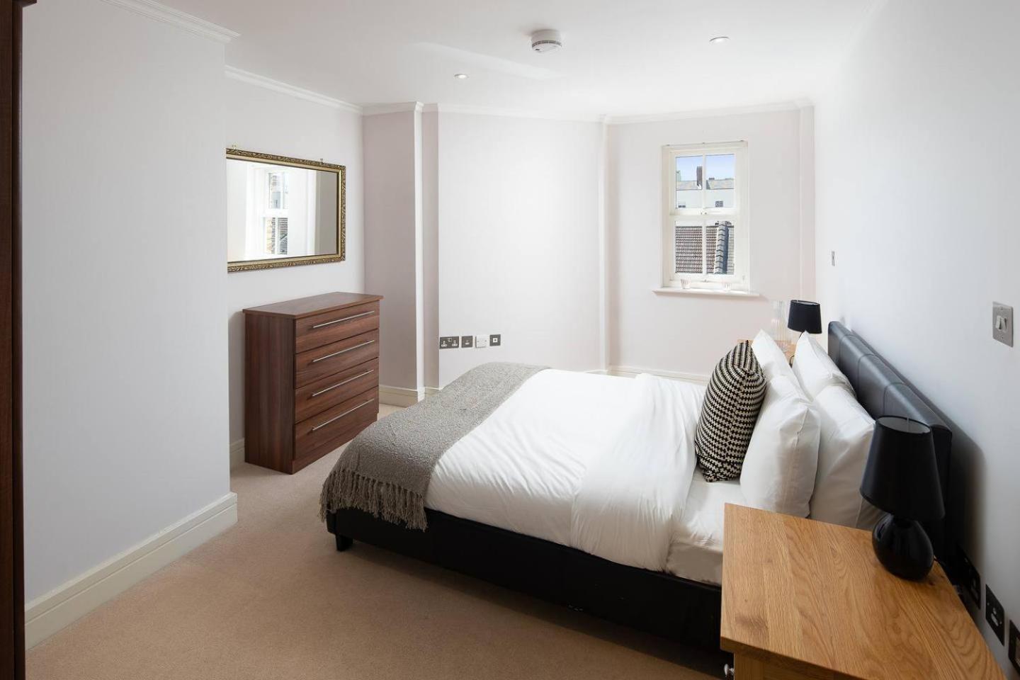Modern Luxury Apartment, Sleeps Five, Barons Court Apartamento *
