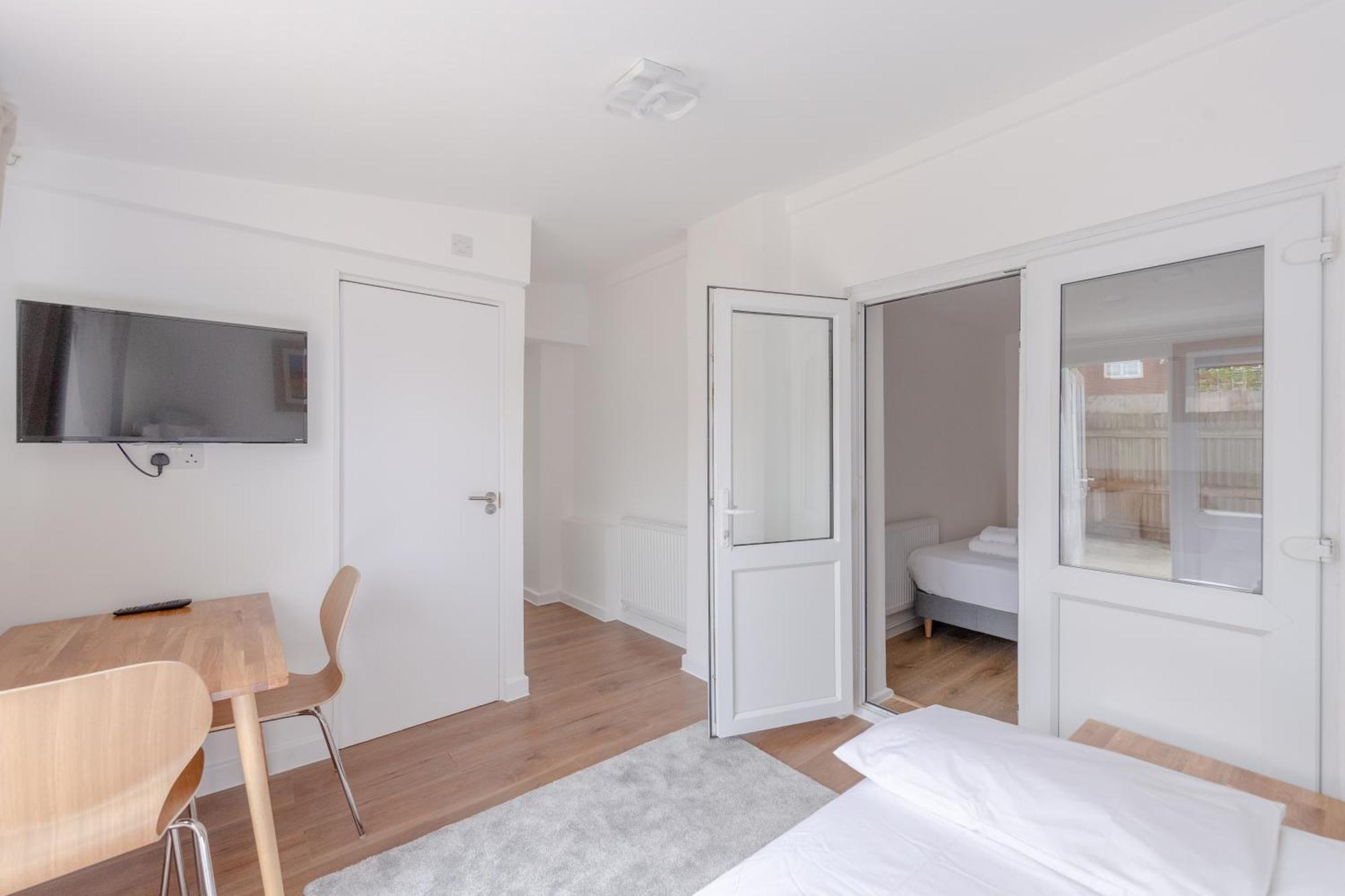 Apartamento 1bd Flat With Patio - 5 Min To Airport Londres