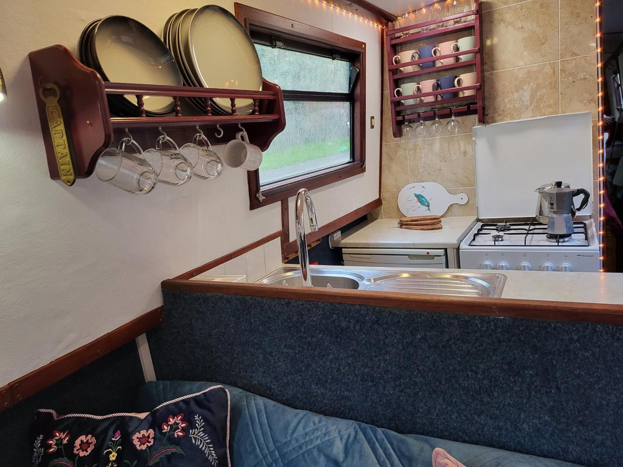 Comfy Canal Boat In Little Venice By Paddington For Family & Friends Hotel en barco *