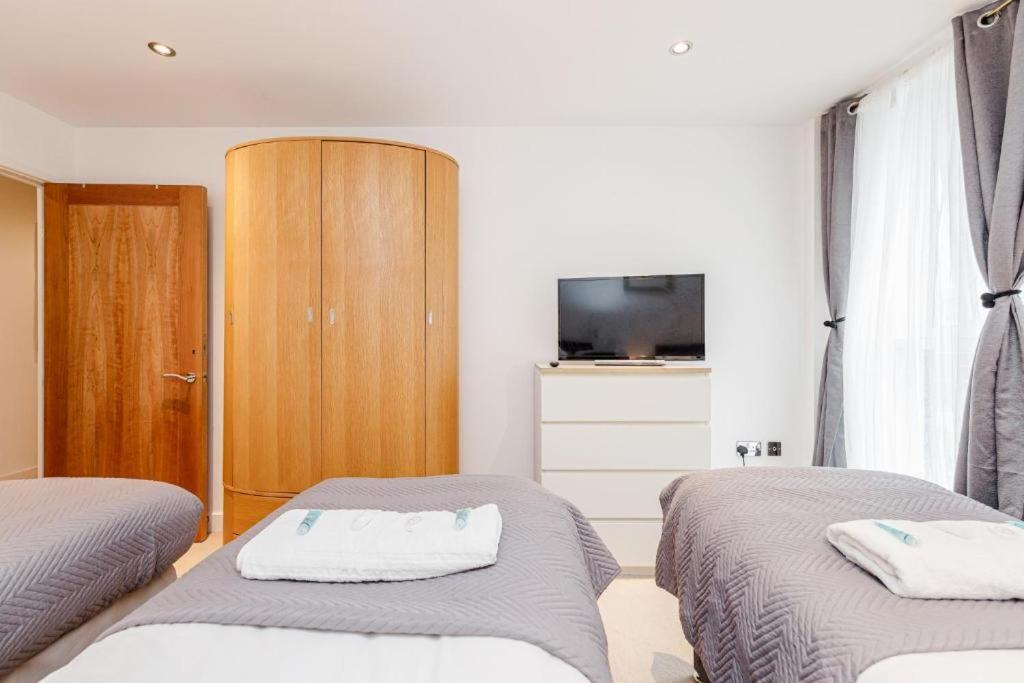 Excel Dock Apartment *