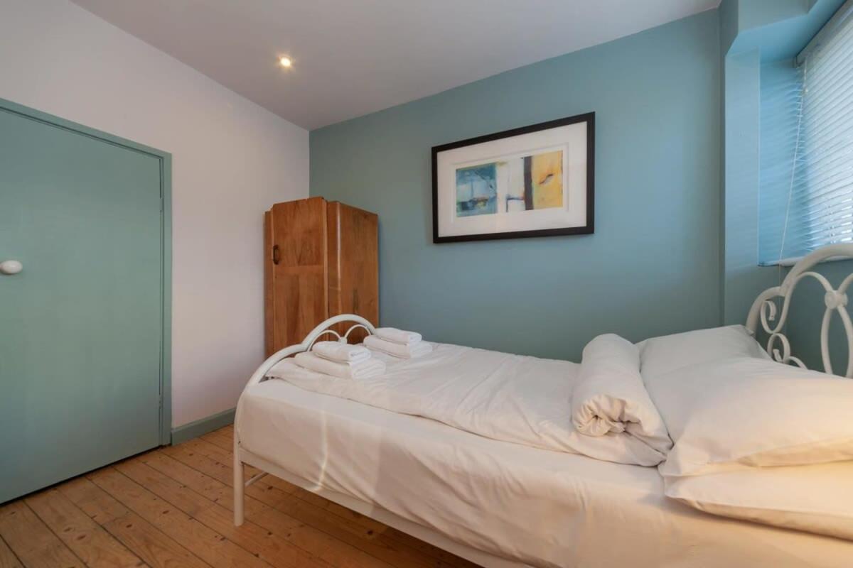 Central Stylish 4 Bedroom *