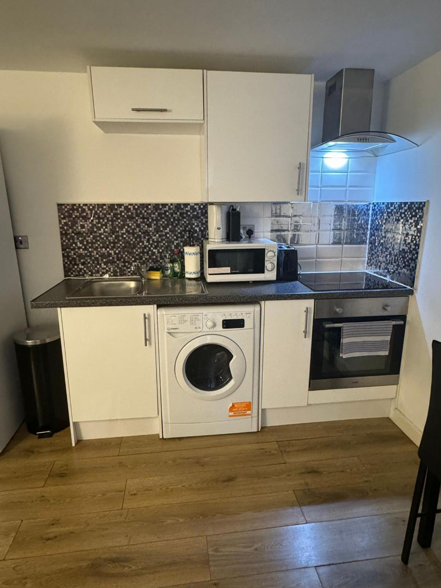 Cozy Two Bedroom Sleeps 6 Near Camden Market Hw10 *
