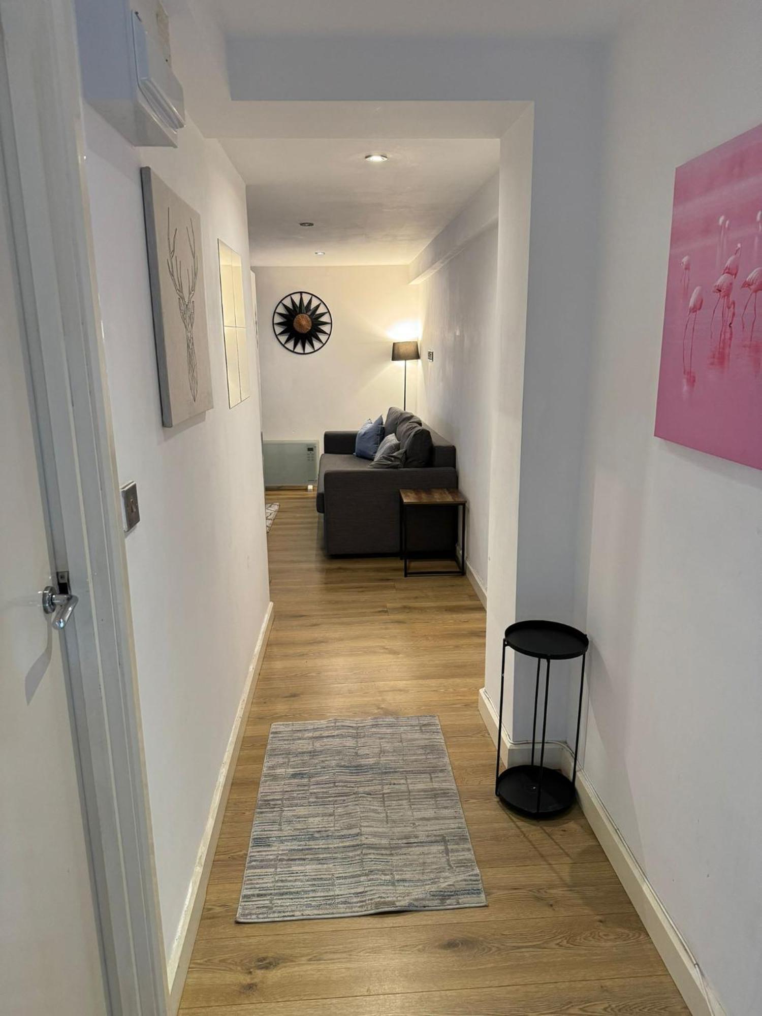 Cozy Two Bedroom Sleeps 6 Near Camden Market Hw10 *