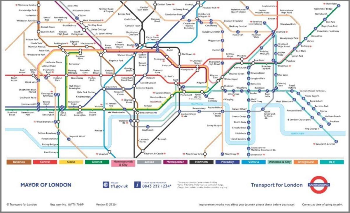 2 Bedrooms 2 Baths, 3 Toilets Excel And City Airport O2 Sleeps Up To 5, * Londen