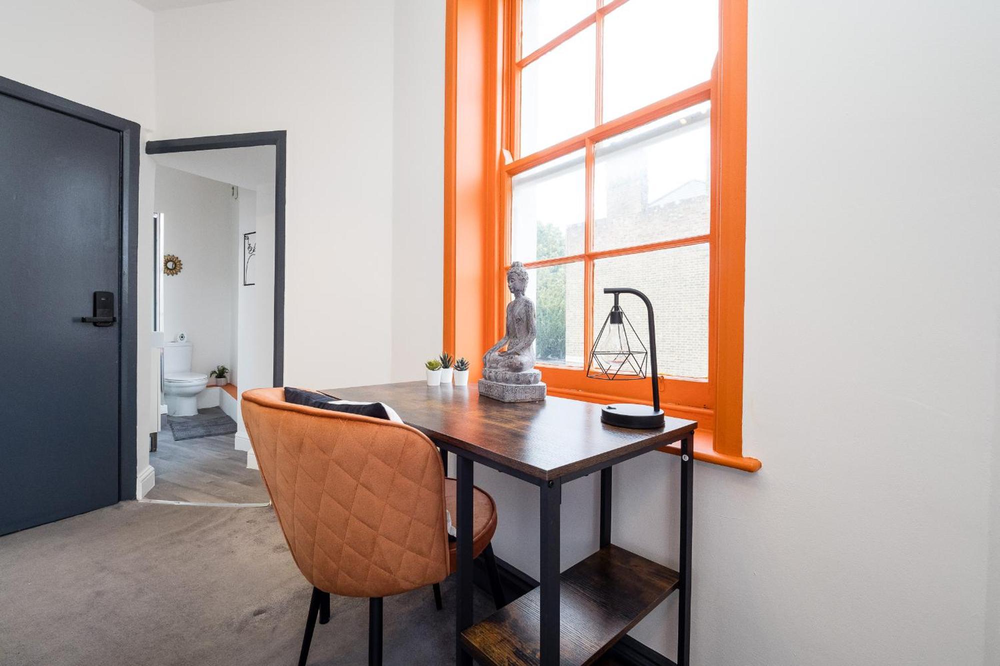 Casa de Férias Spacious 6 Ensuite Bedroom House In Londres