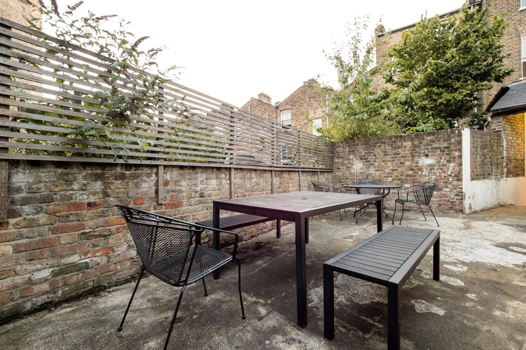 Spacious 6 Ensuite Bedroom House In *