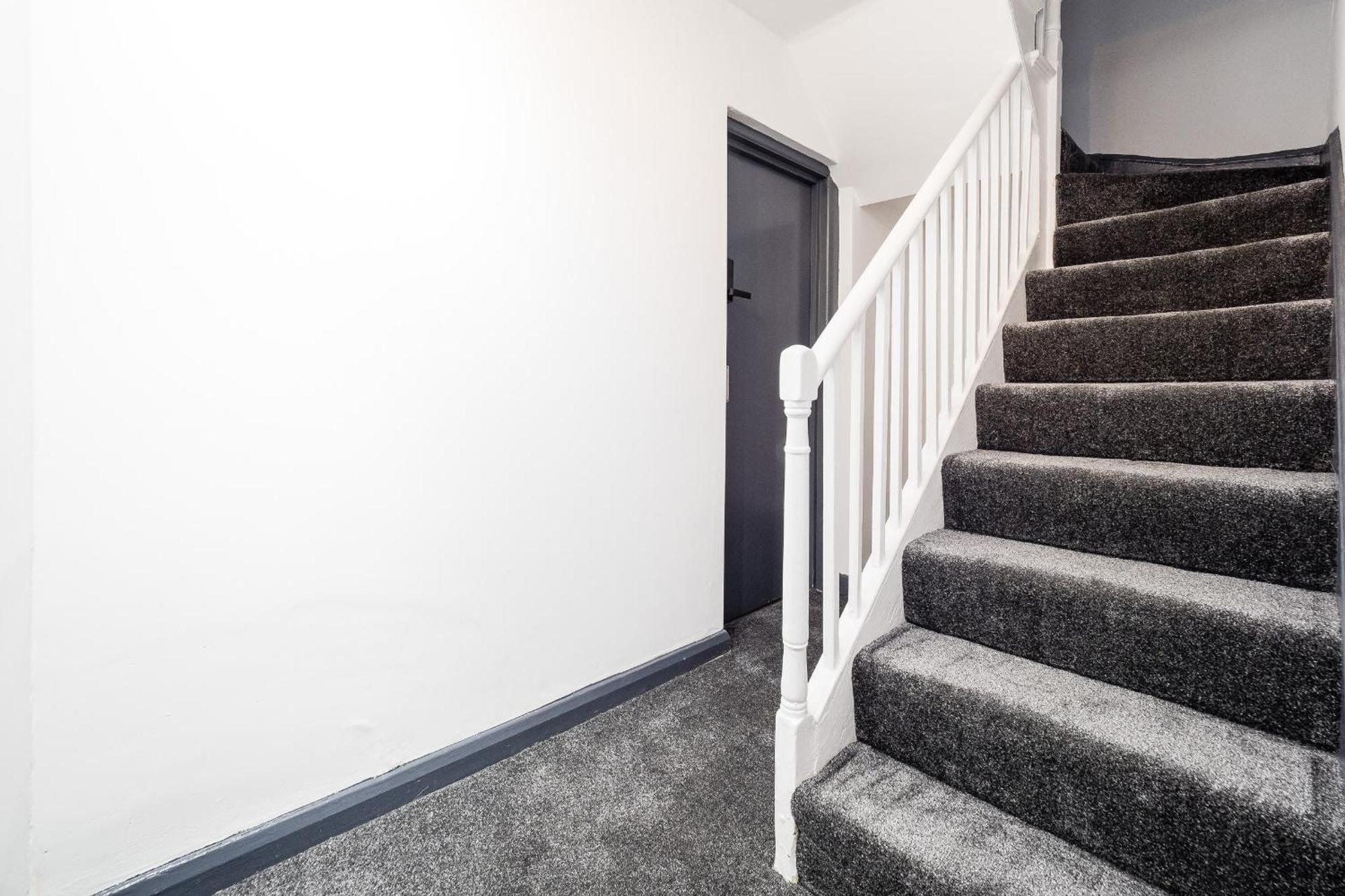 Spacious 6 Ensuite Bedroom House In *