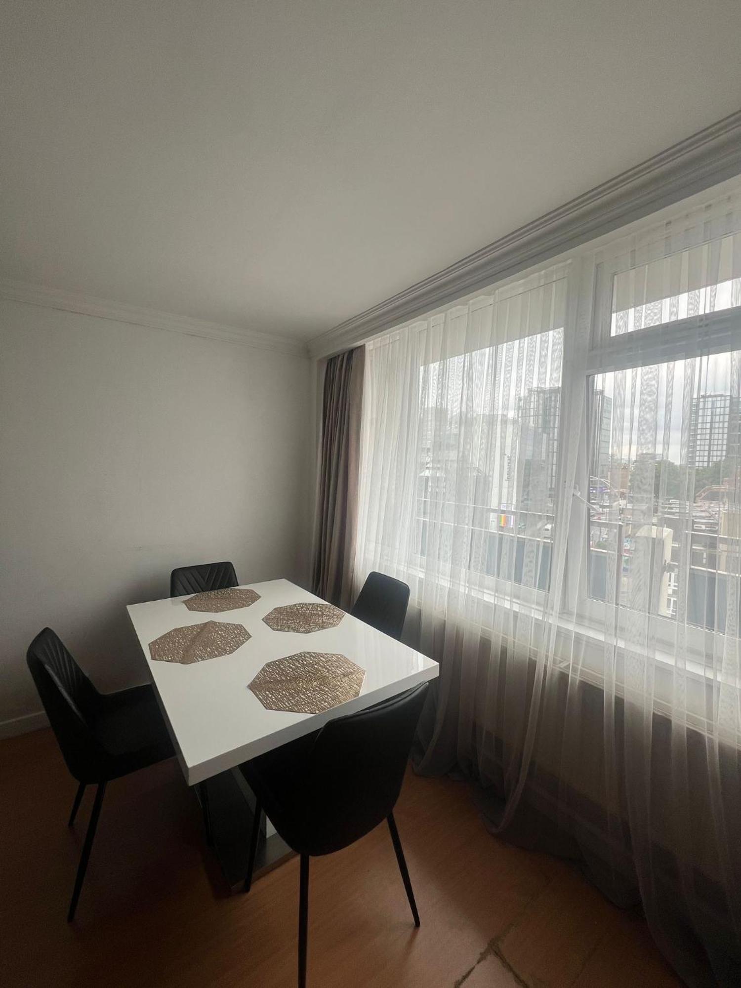 Apartment 2 Bedroom Flat In Zone 1 East With Parking