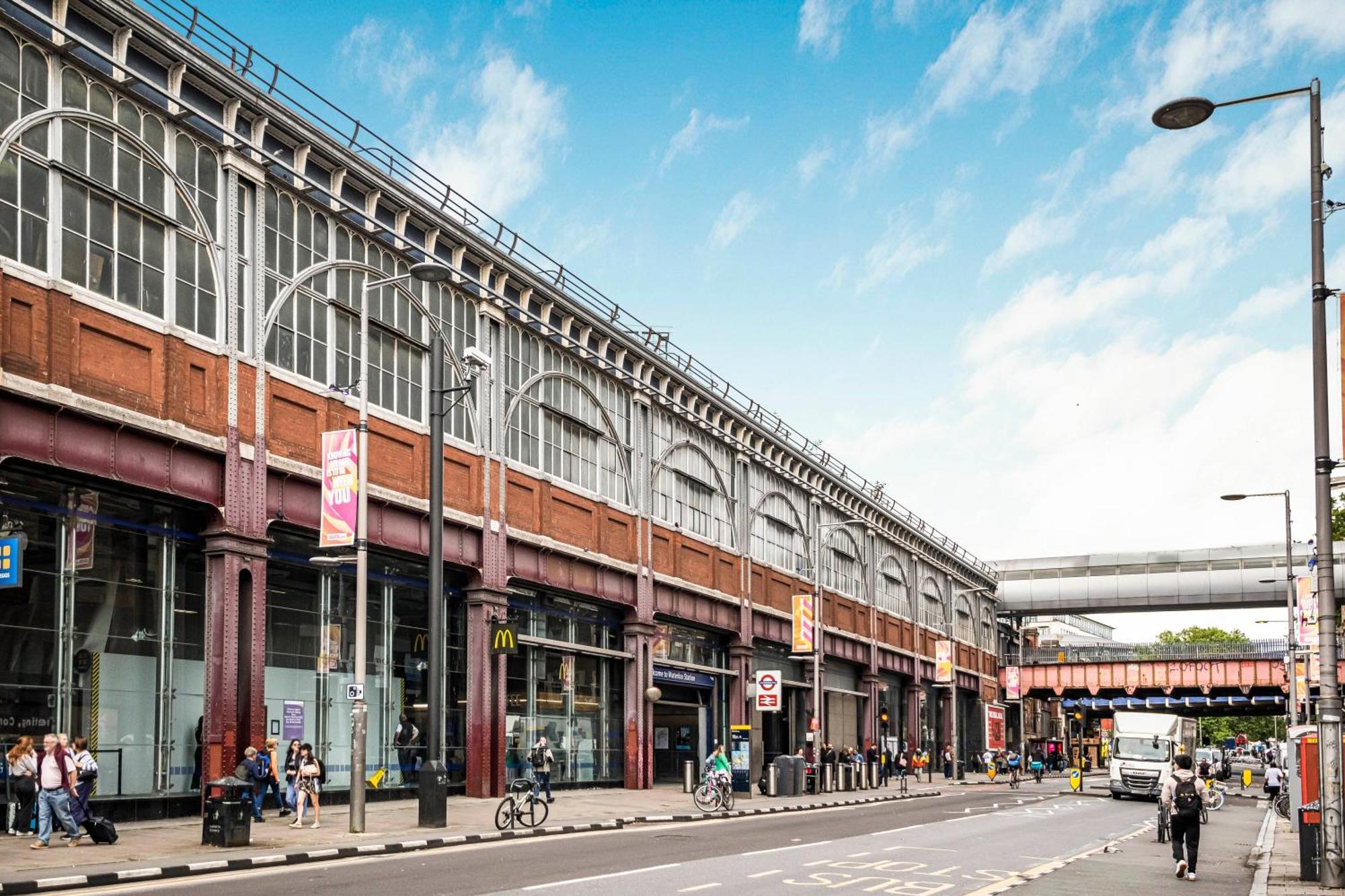 Pass The Keys In Sunny Waterloo Londen