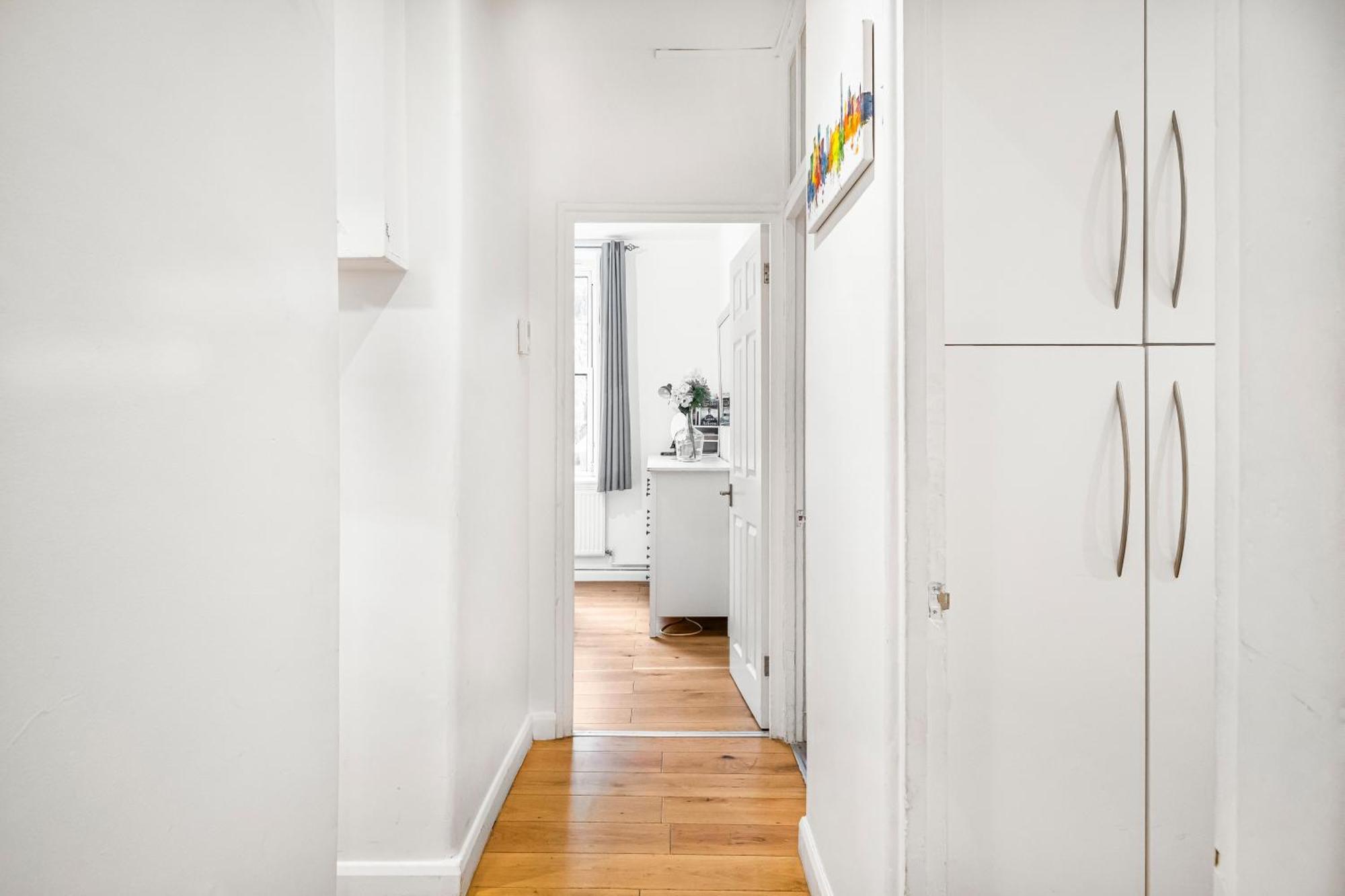 Pass The Keys In Sunny Waterloo Appartement *