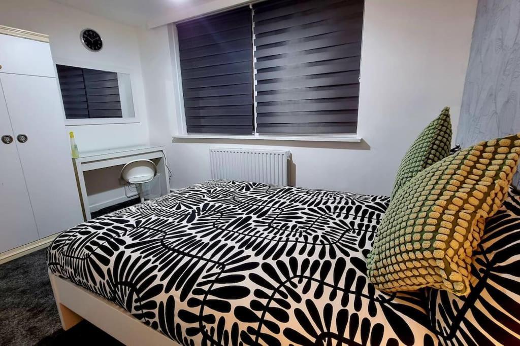Apartamento 1 Bed Flat With Free Parking In E13