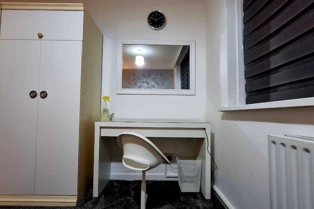 1 Bed Flat With Free Parking In E13 Apartamento *