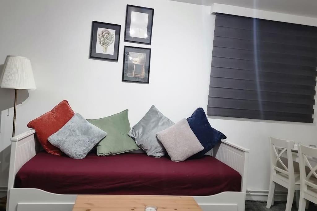 1 Bed Flat With Free Parking In E13 Apartamento