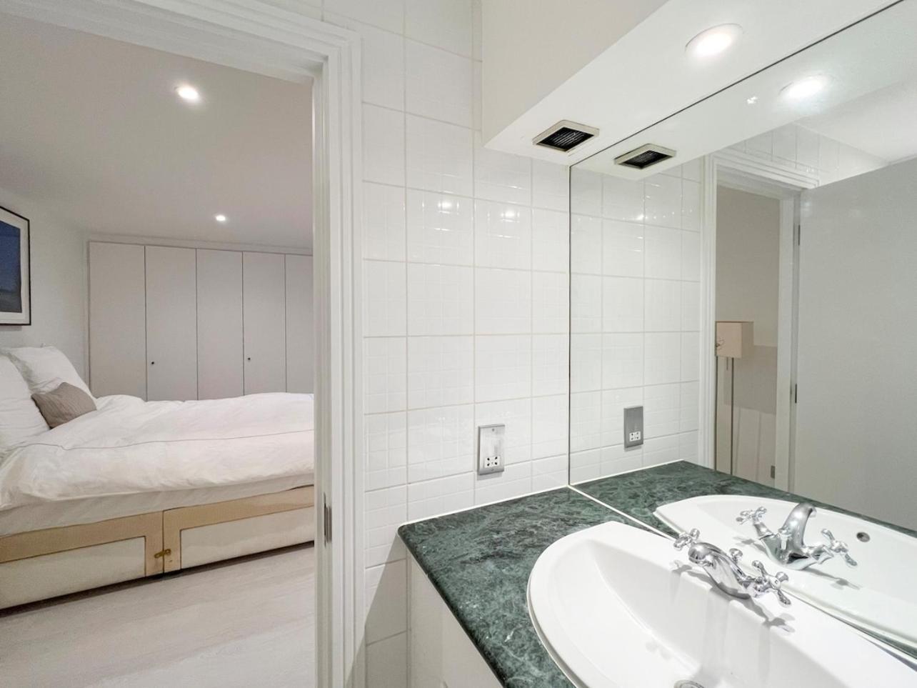 Modern 2 Bedroom In Soho Hébergement de vacances