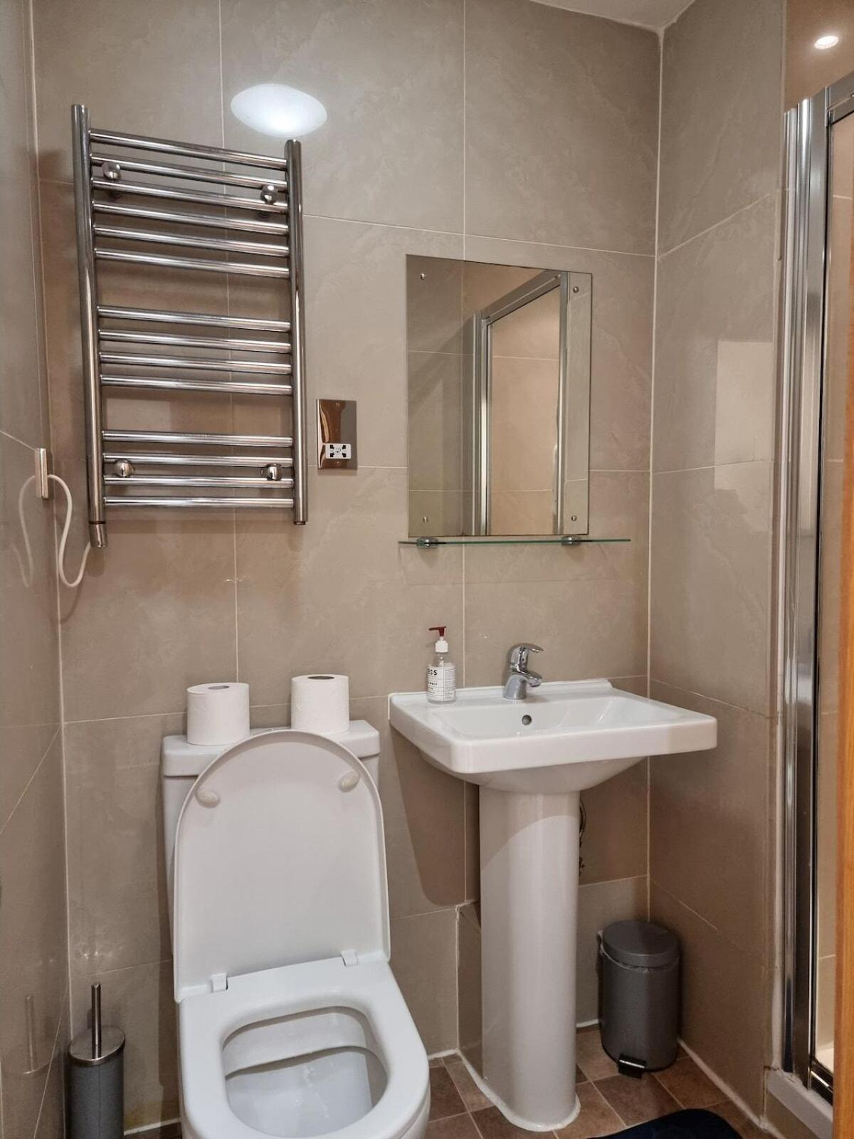 F302-3rd Floor For 2 Near Hyde Park * Londen