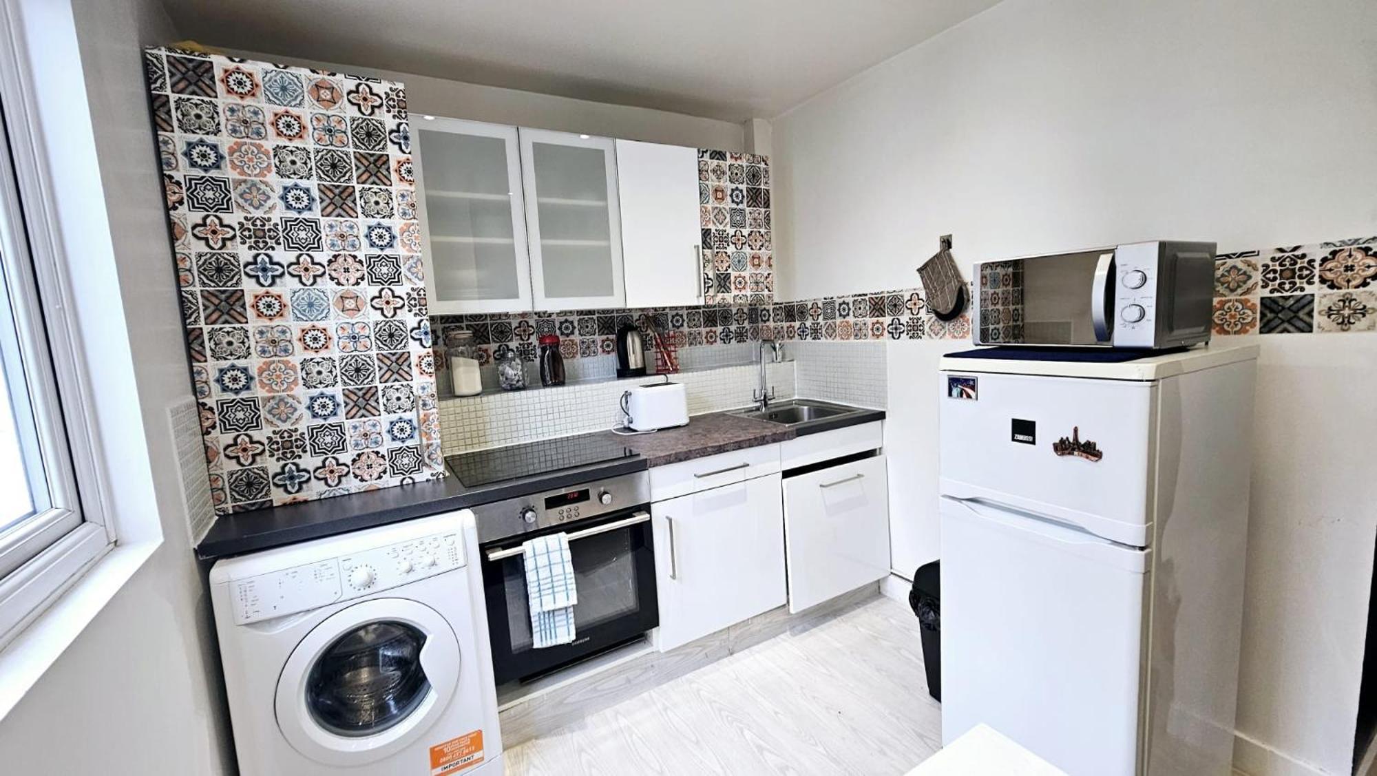 Stylish 2 Bed Near Notting Hill Apartment *
