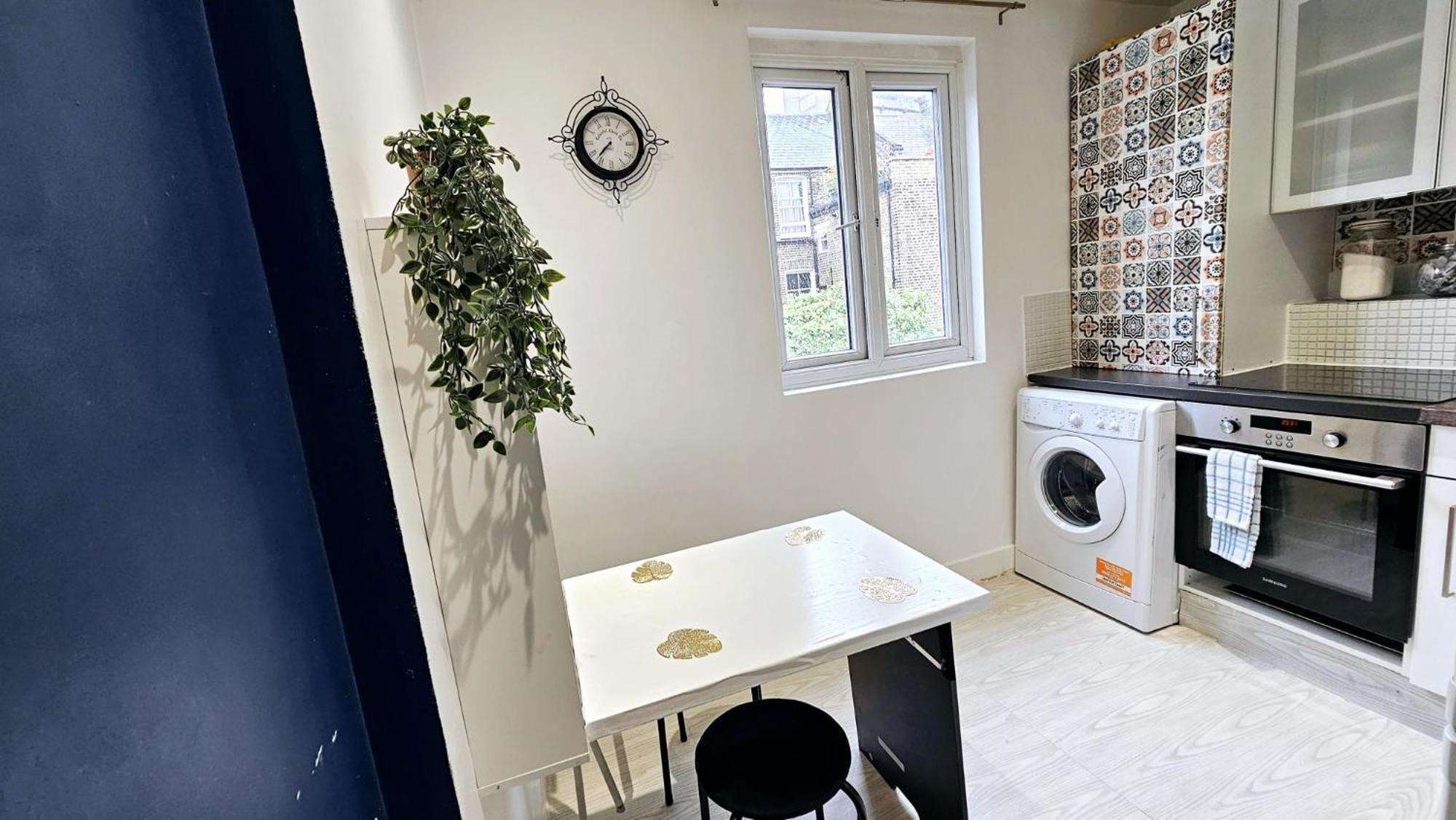 Stylish 2 Bed Near Notting Hill *