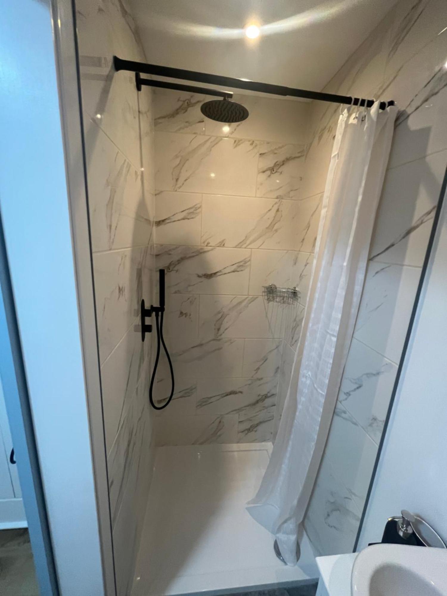 Apartment Teddington Little Gem London