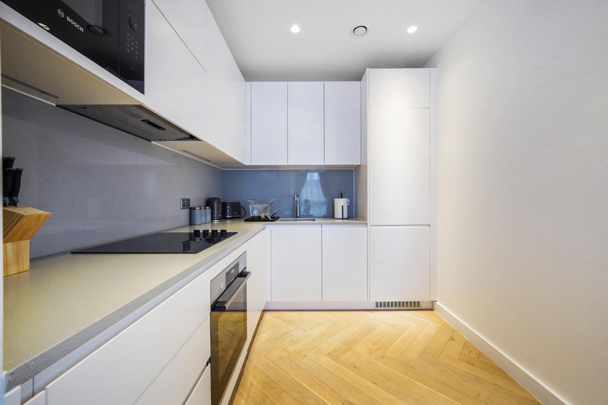 The Zurich Apartment, 6 Beds, 15mins To London, 10mins Wembley Stadium *