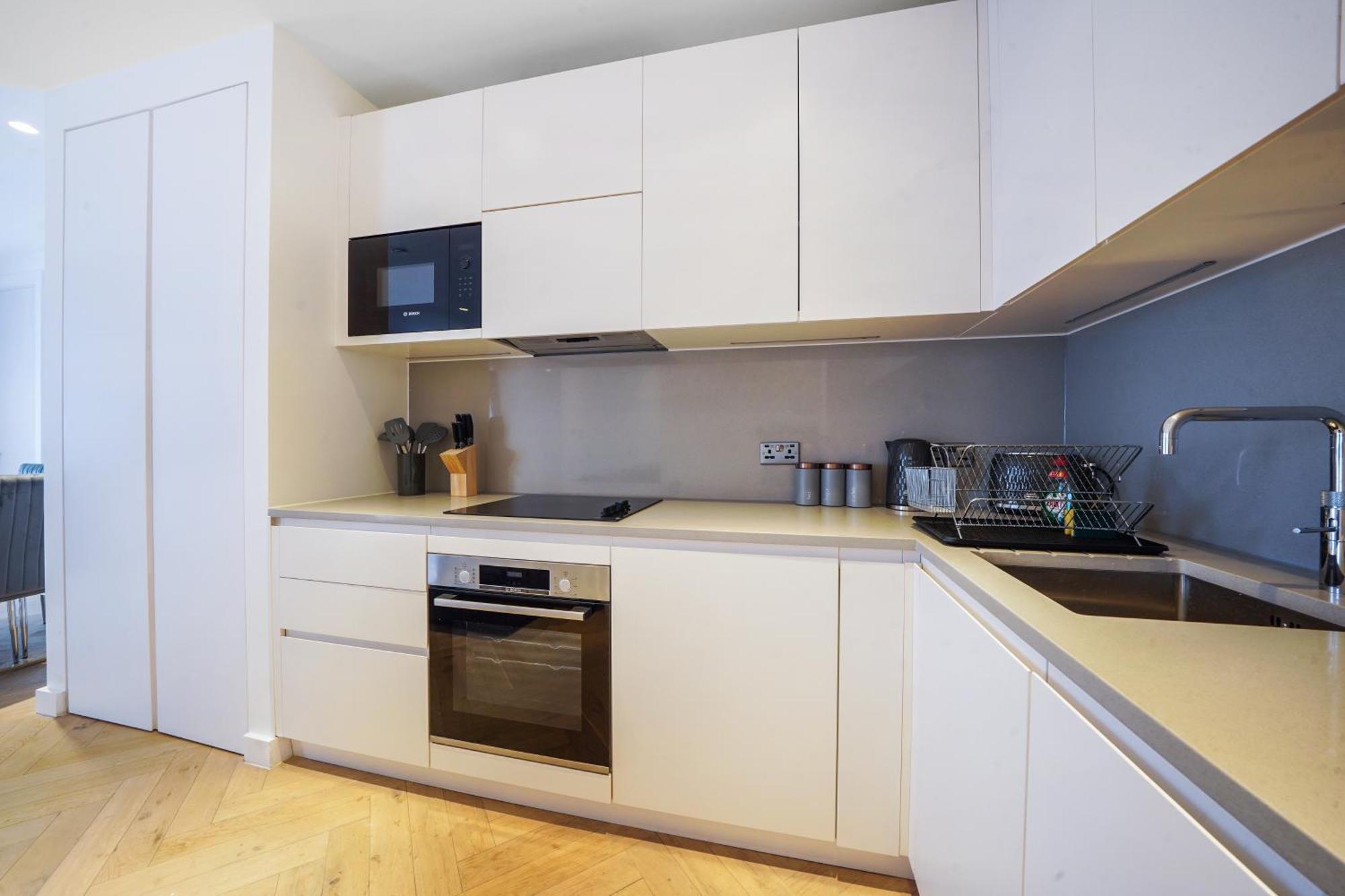 The Zurich Apartment, 6 Beds, 15mins To London, 10mins Wembley Stadium