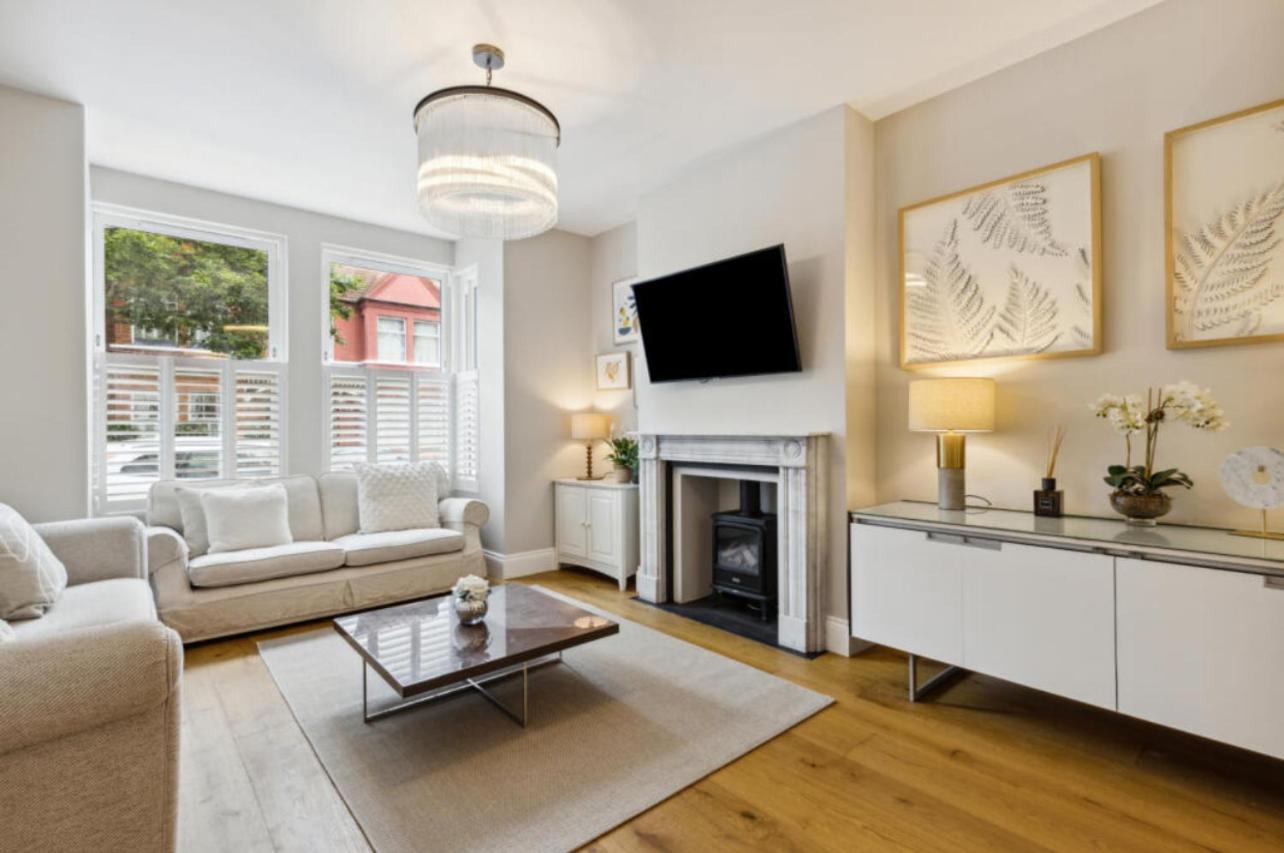 Stylish & Spacious 4 Beds House * London