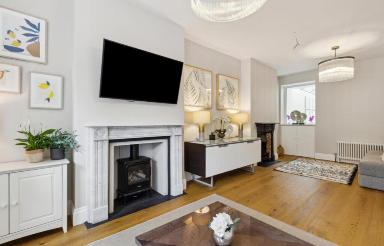 Ferienhaus Stylish & Spacious 4 Beds House London