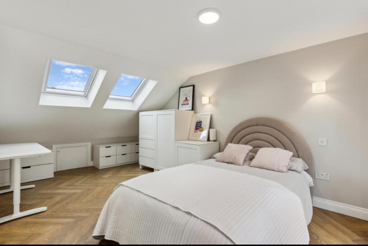 Stylish & Spacious 4 Beds House Ferienhaus