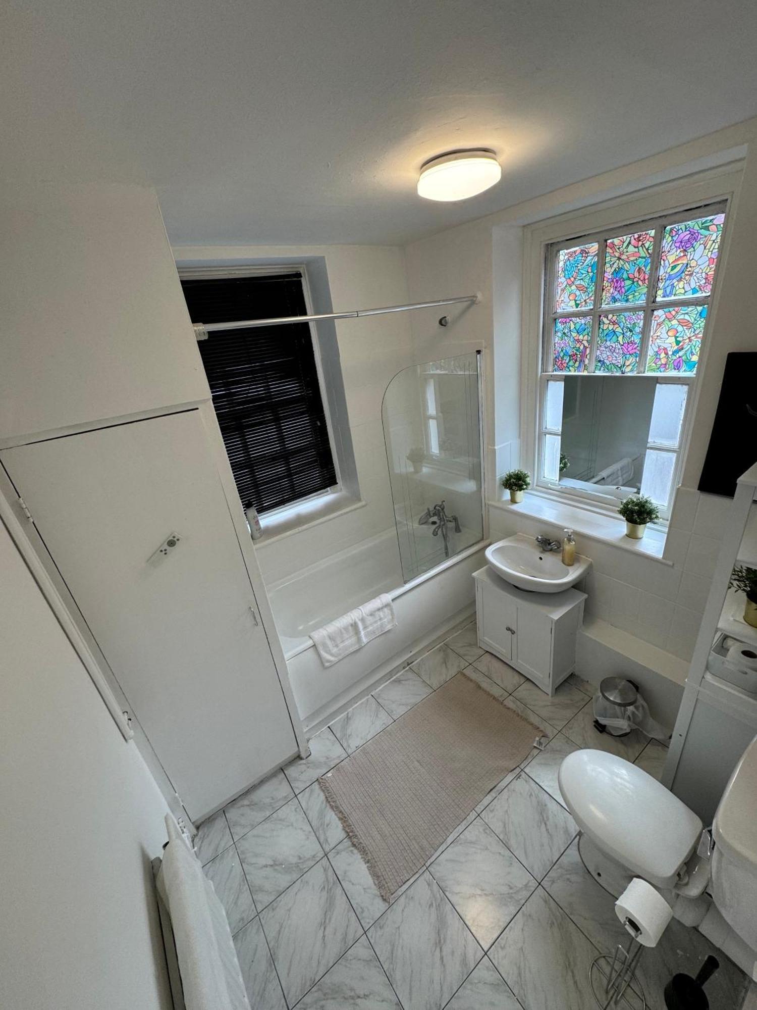 Stunning -3 Double Bedroom Entire Flat In Heart Of Londen