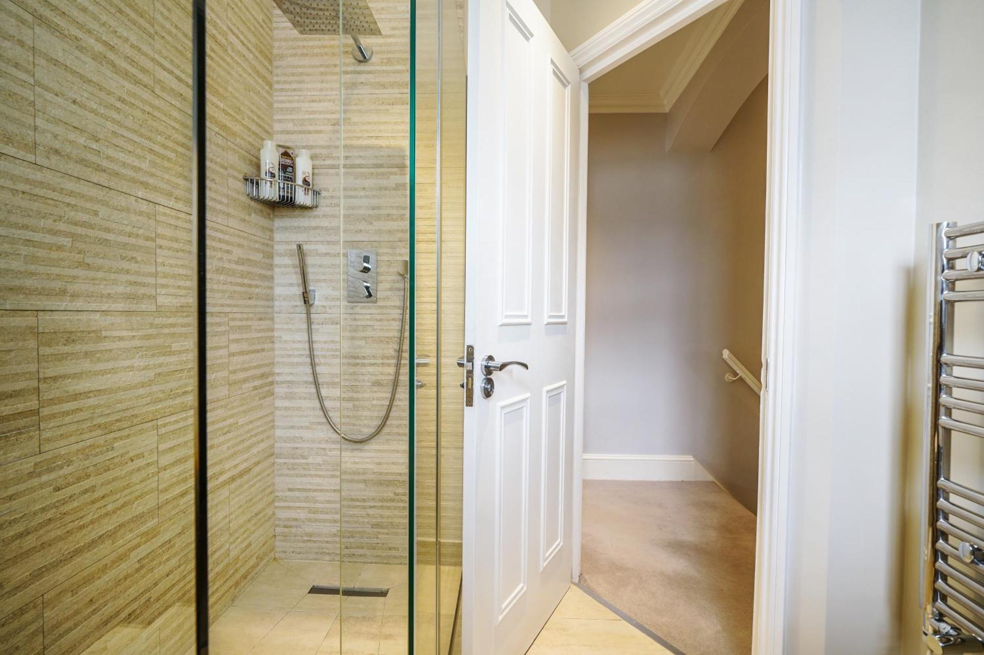 Stylish 2bed 2 Bath House With Balcony Holiday home *