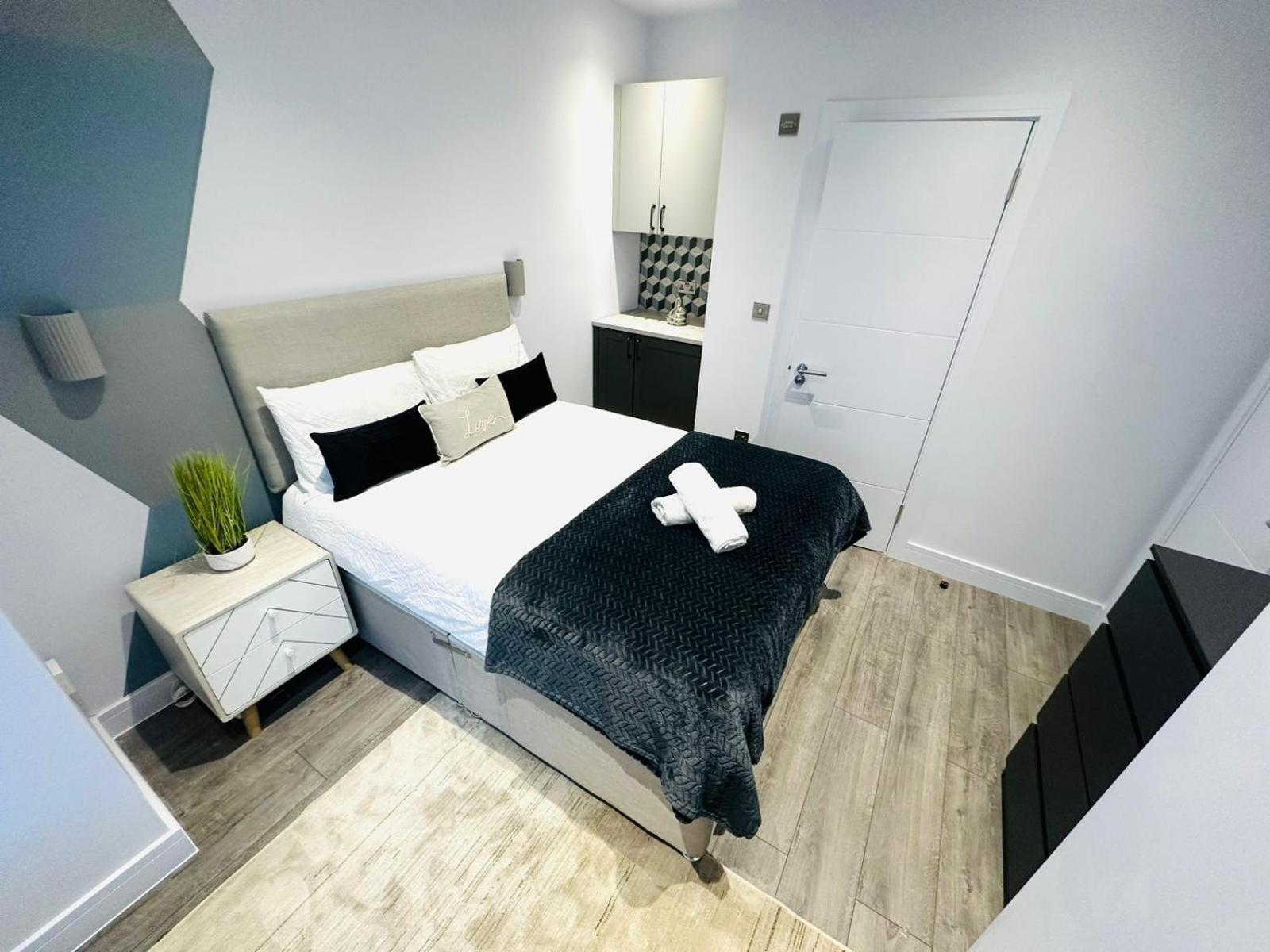 Sw18 Great Location Perfect For Tourist Londen