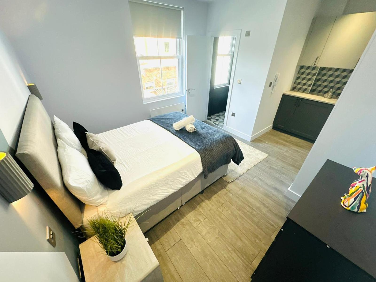 Sw18 Great Location Perfect For Tourist Londen