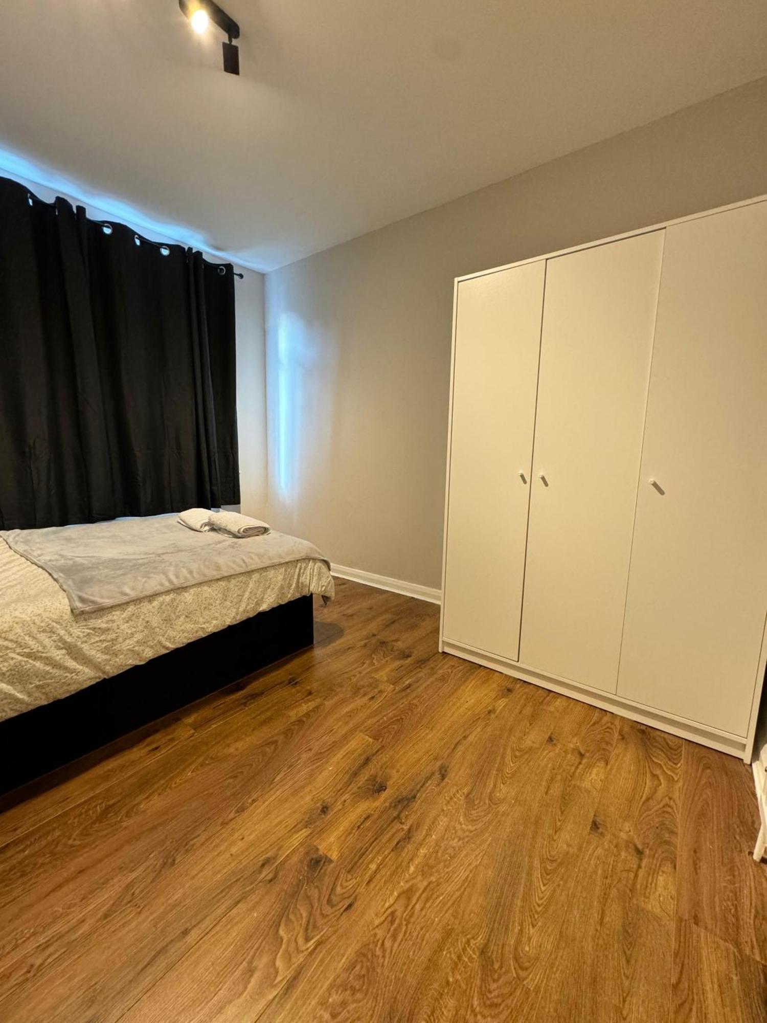 Double Bedroom In Private Home- Canning Town By Excel Habitación en casa particular *