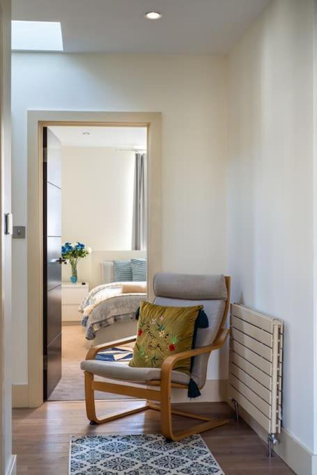 Stunning 3 Bed 2 Bath Penthouse In * Londres
