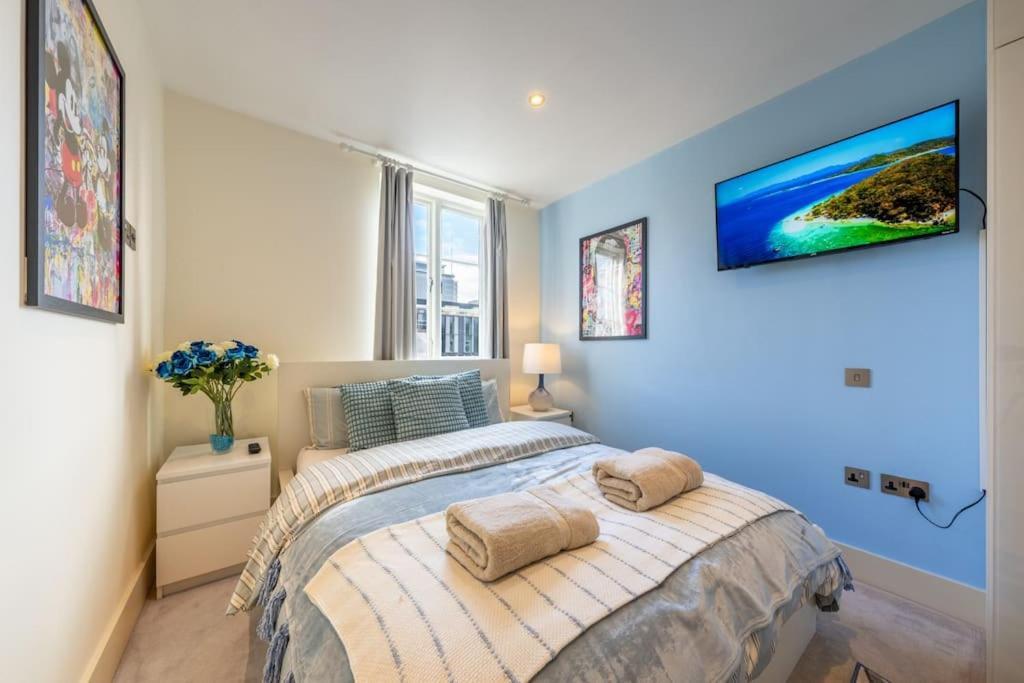 Stunning 3 Bed 2 Bath Penthouse In Apartamento