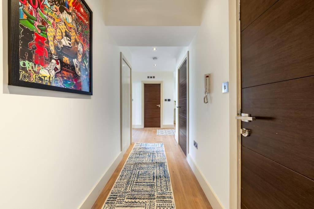 Stunning 3 Bed 2 Bath Penthouse In Londres