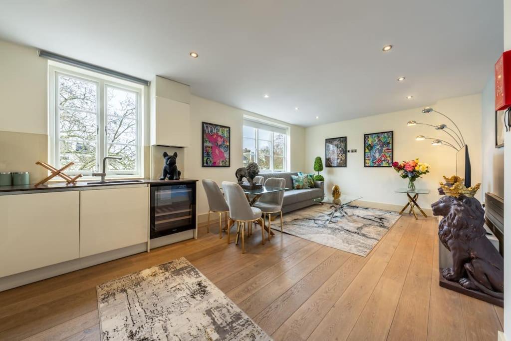 Apartamento Stunning 3 Bed 2 Bath Penthouse In *