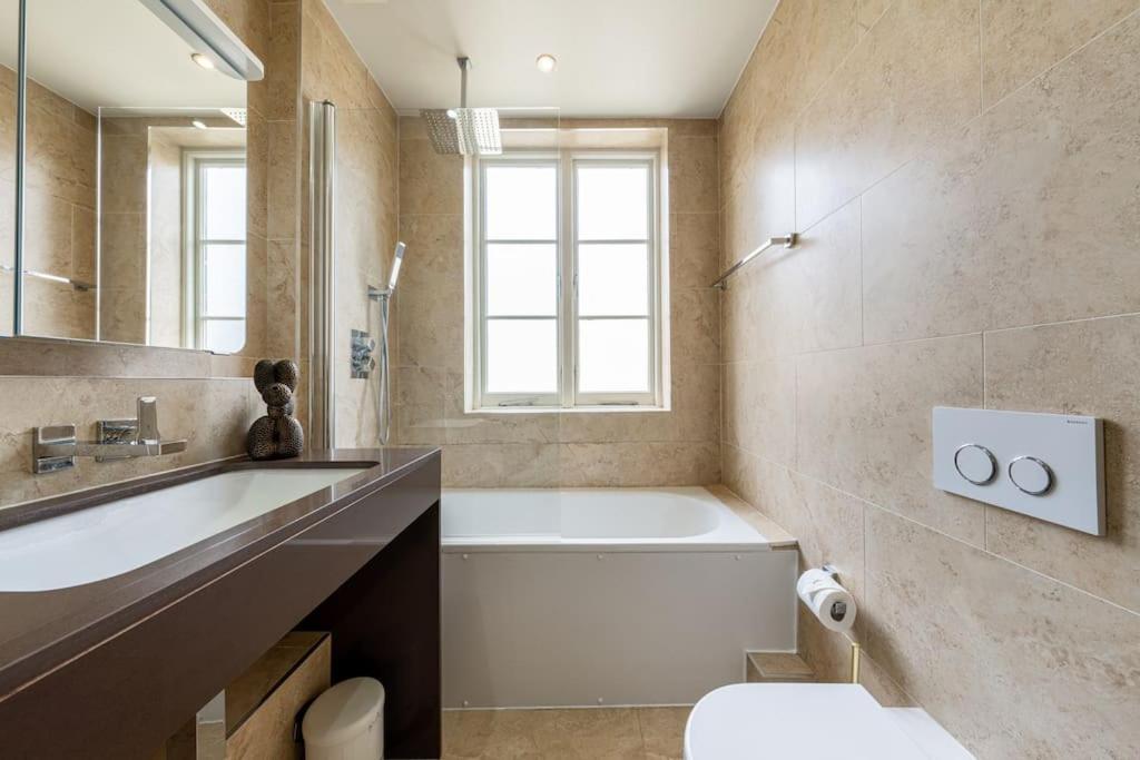 Stunning 3 Bed 2 Bath Penthouse In Apartamento Londres