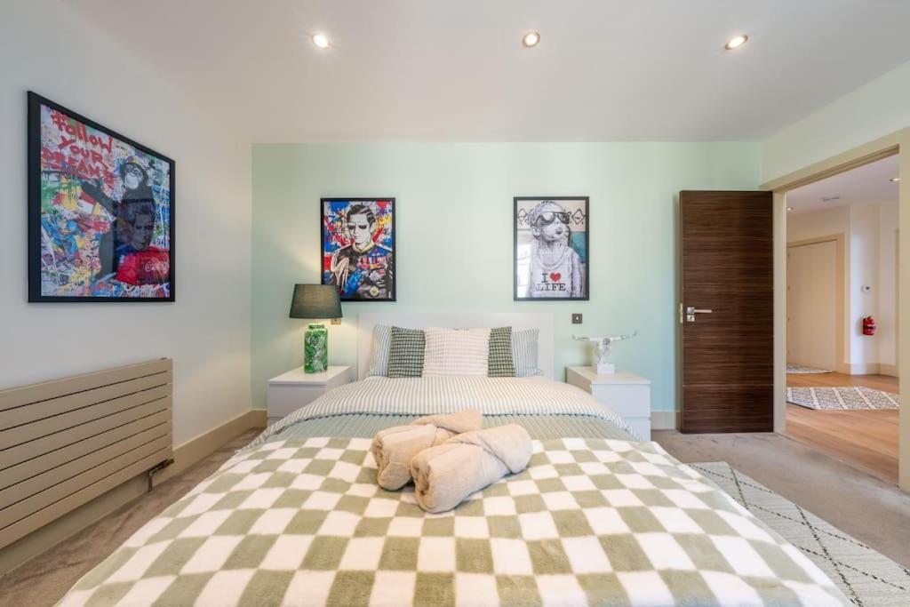 Stunning 3 Bed 2 Bath Penthouse In * Londres